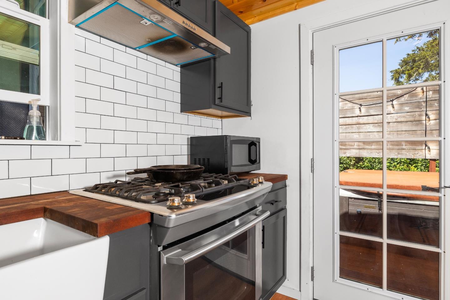 Detail Gallery Image 27 of 41 For 1124 Laurel St, Santa Cruz,  CA 95060 - 3 Beds | 2 Baths