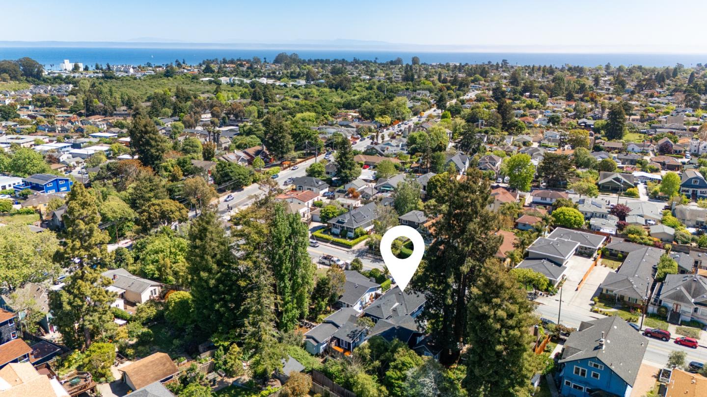 Detail Gallery Image 3 of 41 For 1124 Laurel St, Santa Cruz,  CA 95060 - 3 Beds | 2 Baths