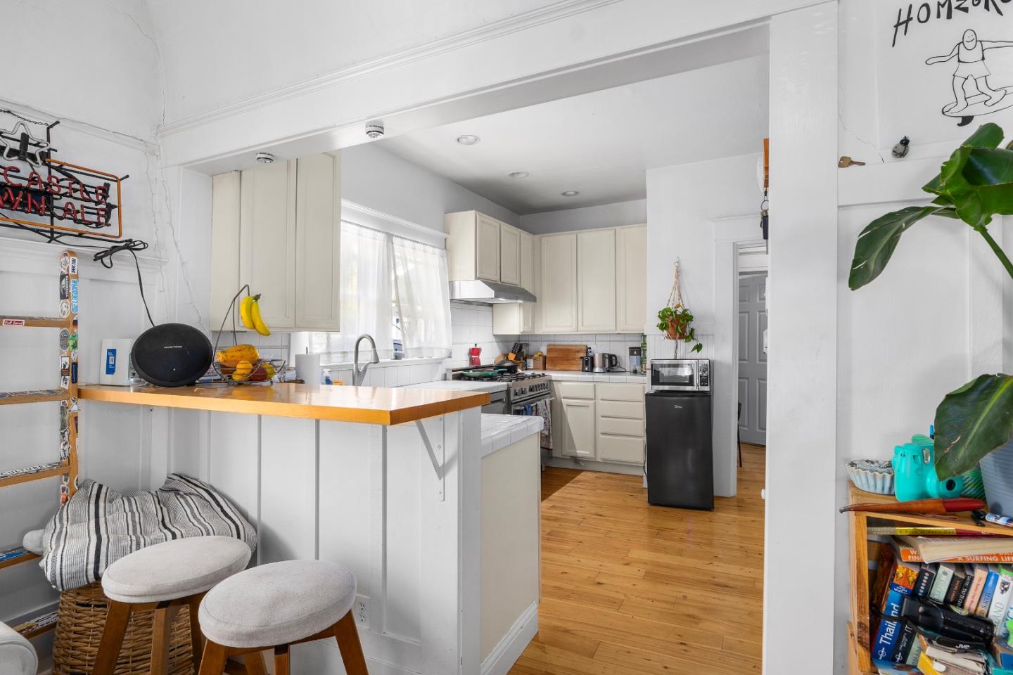 Detail Gallery Image 8 of 41 For 1124 Laurel St, Santa Cruz,  CA 95060 - 3 Beds | 2 Baths
