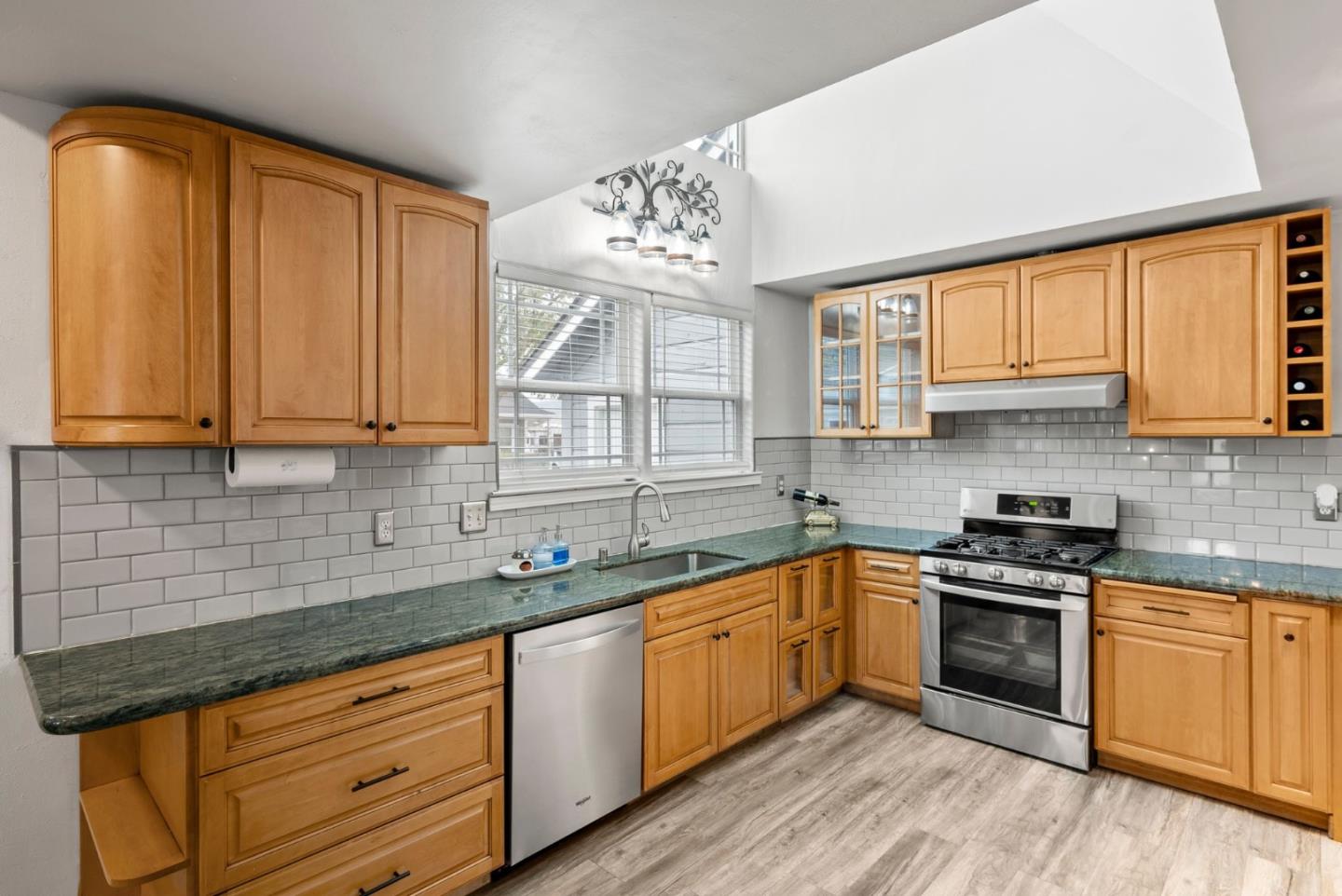 Detail Gallery Image 12 of 43 For 18560 Del Monte Ave, Morgan Hill,  CA 95037 - 3 Beds | 1 Baths