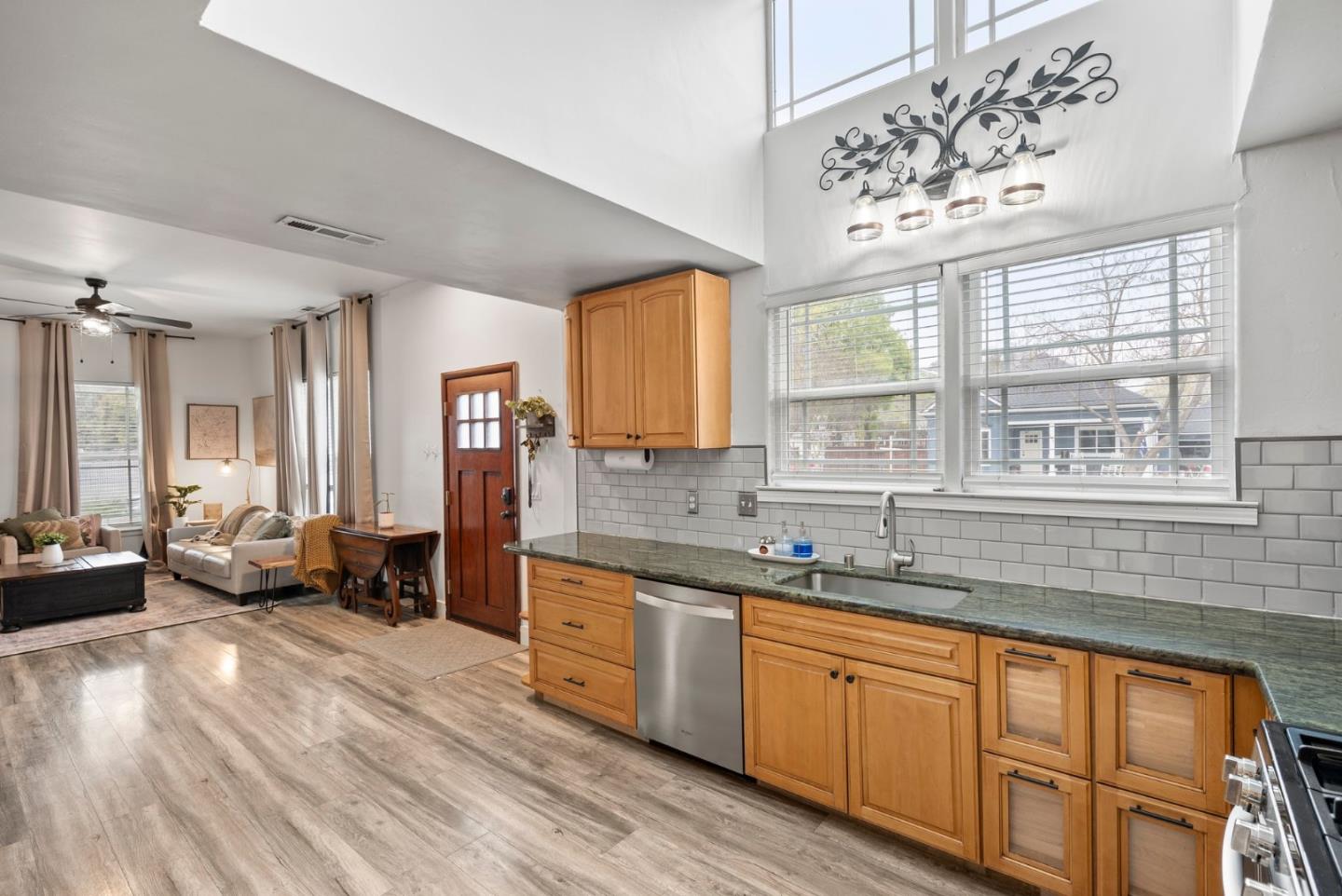 Detail Gallery Image 13 of 43 For 18560 Del Monte Ave, Morgan Hill,  CA 95037 - 3 Beds | 1 Baths