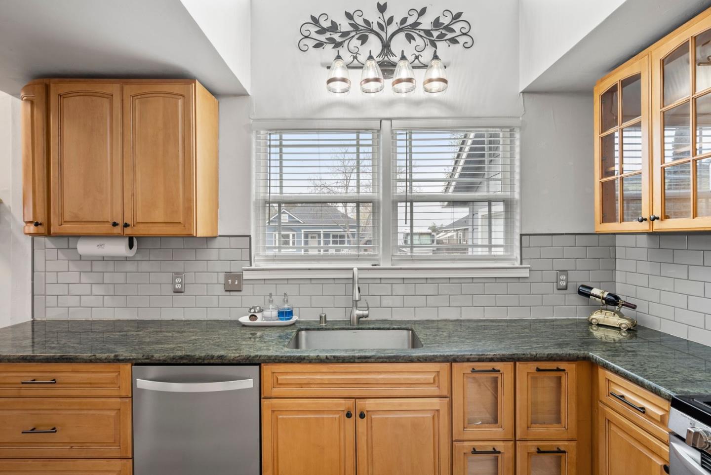 Detail Gallery Image 14 of 43 For 18560 Del Monte Ave, Morgan Hill,  CA 95037 - 3 Beds | 1 Baths