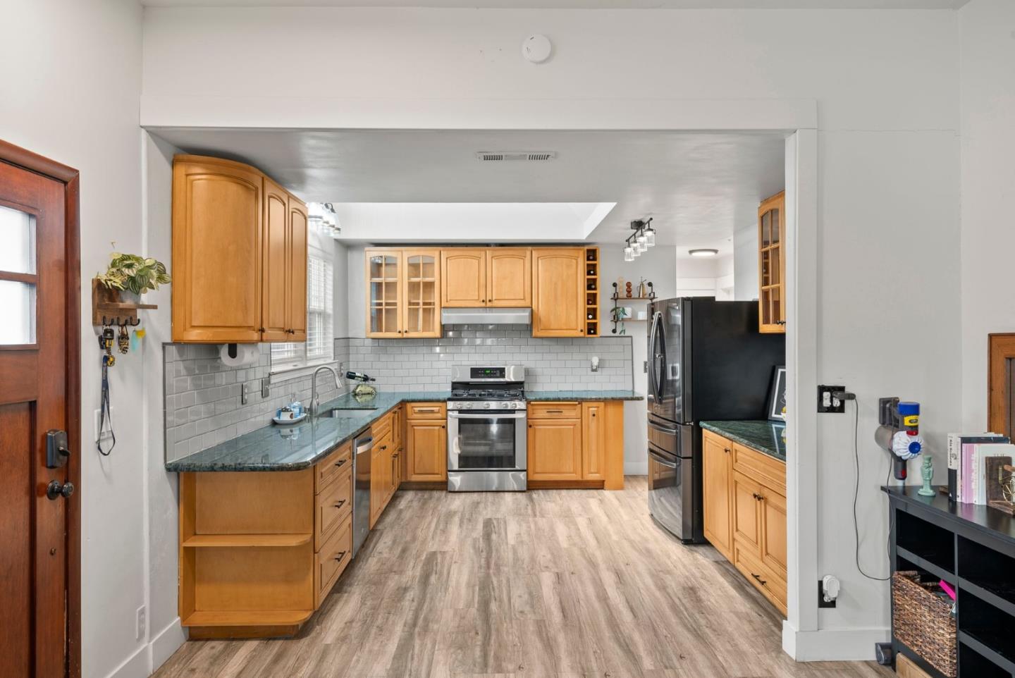 Detail Gallery Image 3 of 43 For 18560 Del Monte Ave, Morgan Hill,  CA 95037 - 3 Beds | 1 Baths