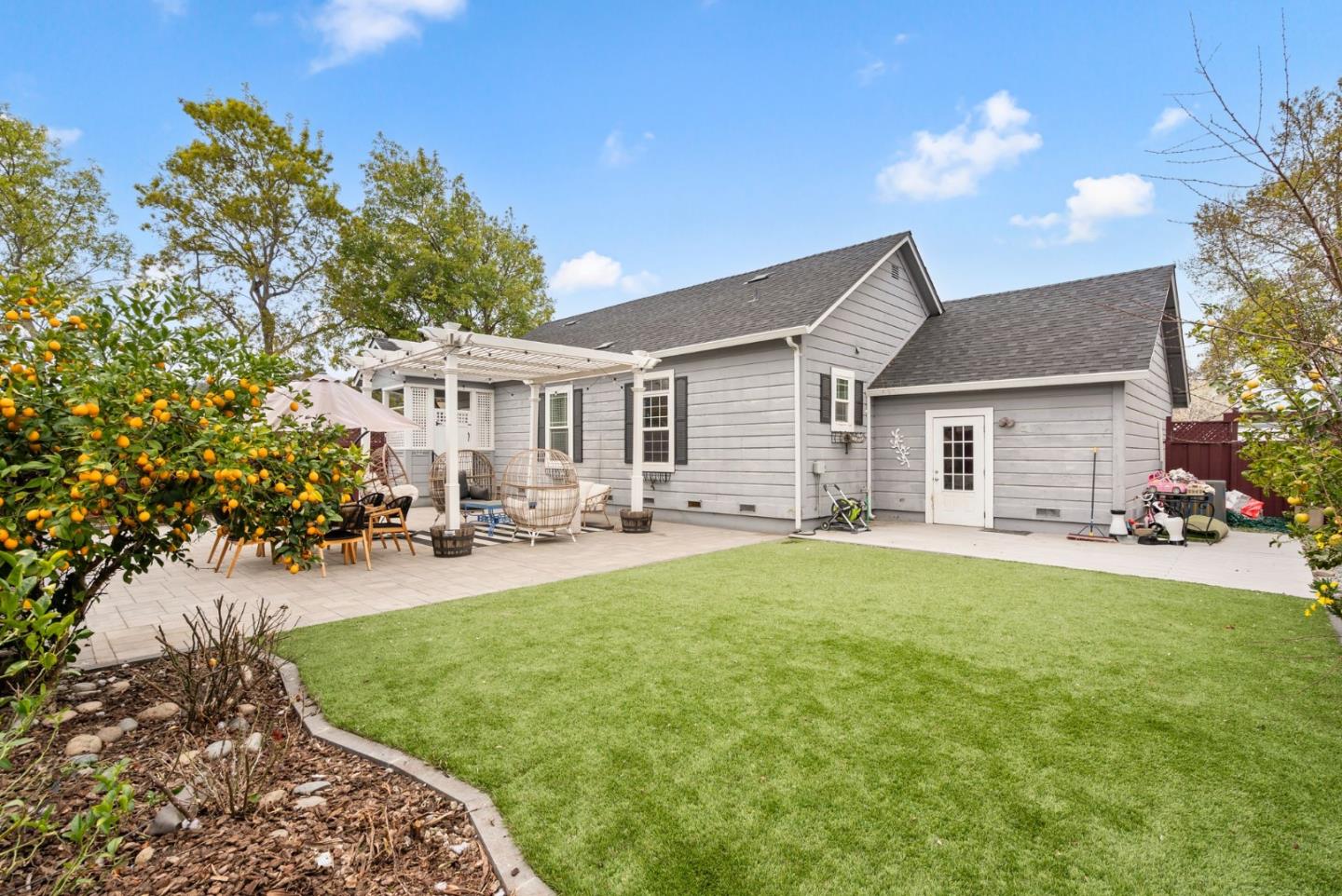 Detail Gallery Image 4 of 43 For 18560 Del Monte Ave, Morgan Hill,  CA 95037 - 3 Beds | 1 Baths