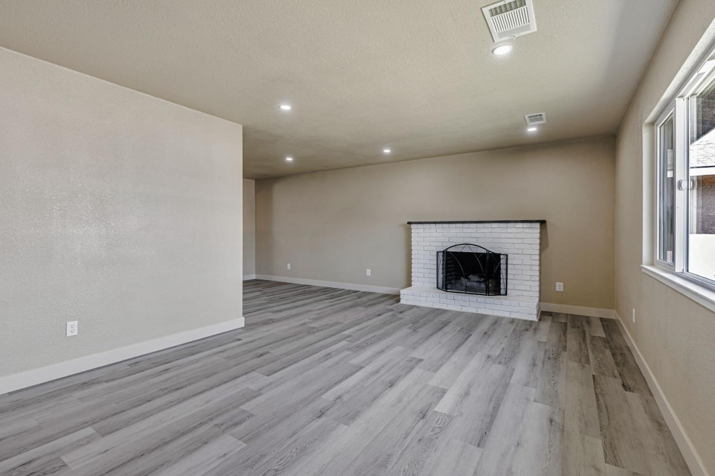 Detail Gallery Image 10 of 34 For 1917 Saturn Ct, Ceres,  CA 95307 - 3 Beds | 2 Baths
