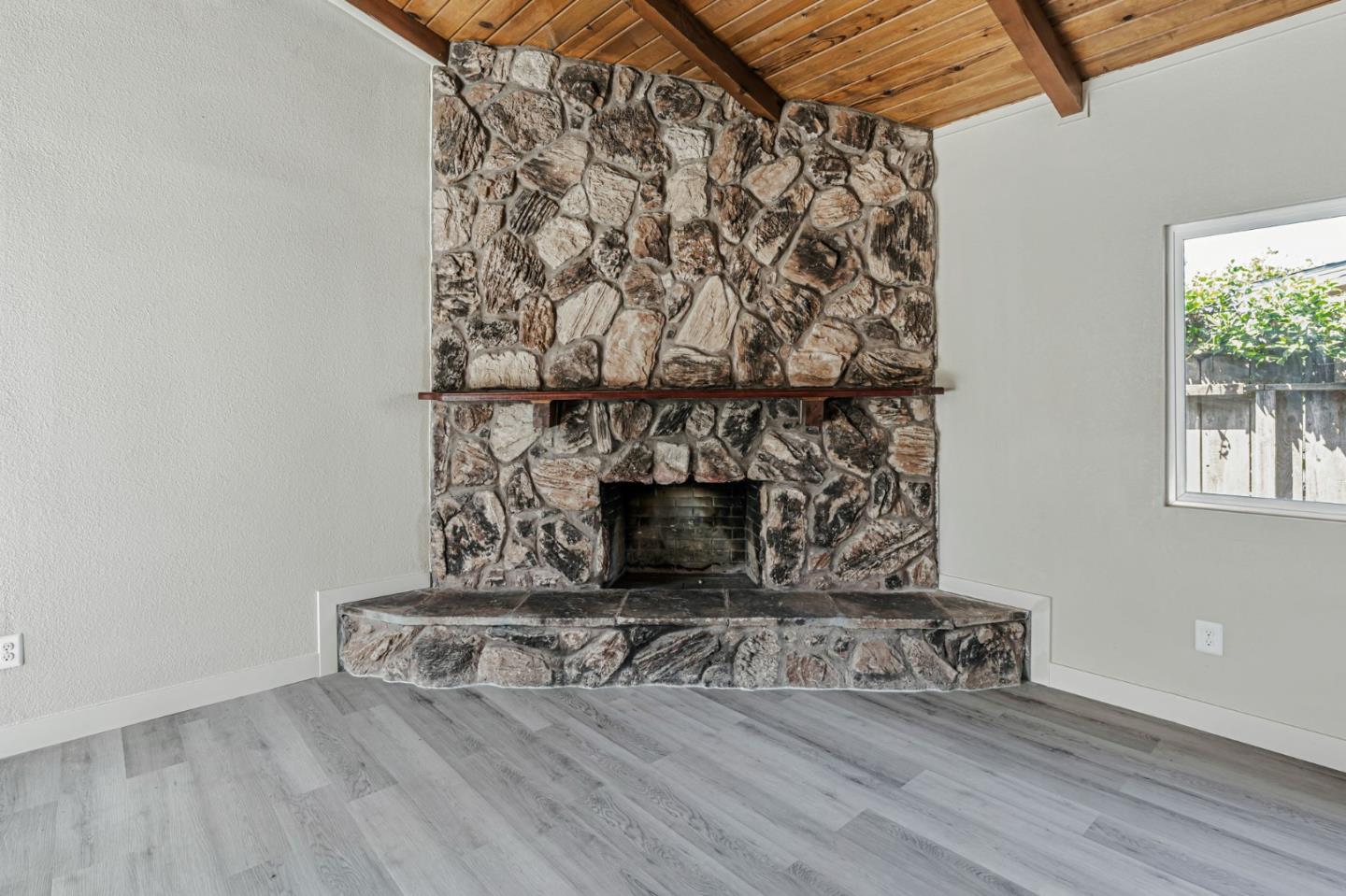 Detail Gallery Image 16 of 34 For 1917 Saturn Ct, Ceres,  CA 95307 - 3 Beds | 2 Baths