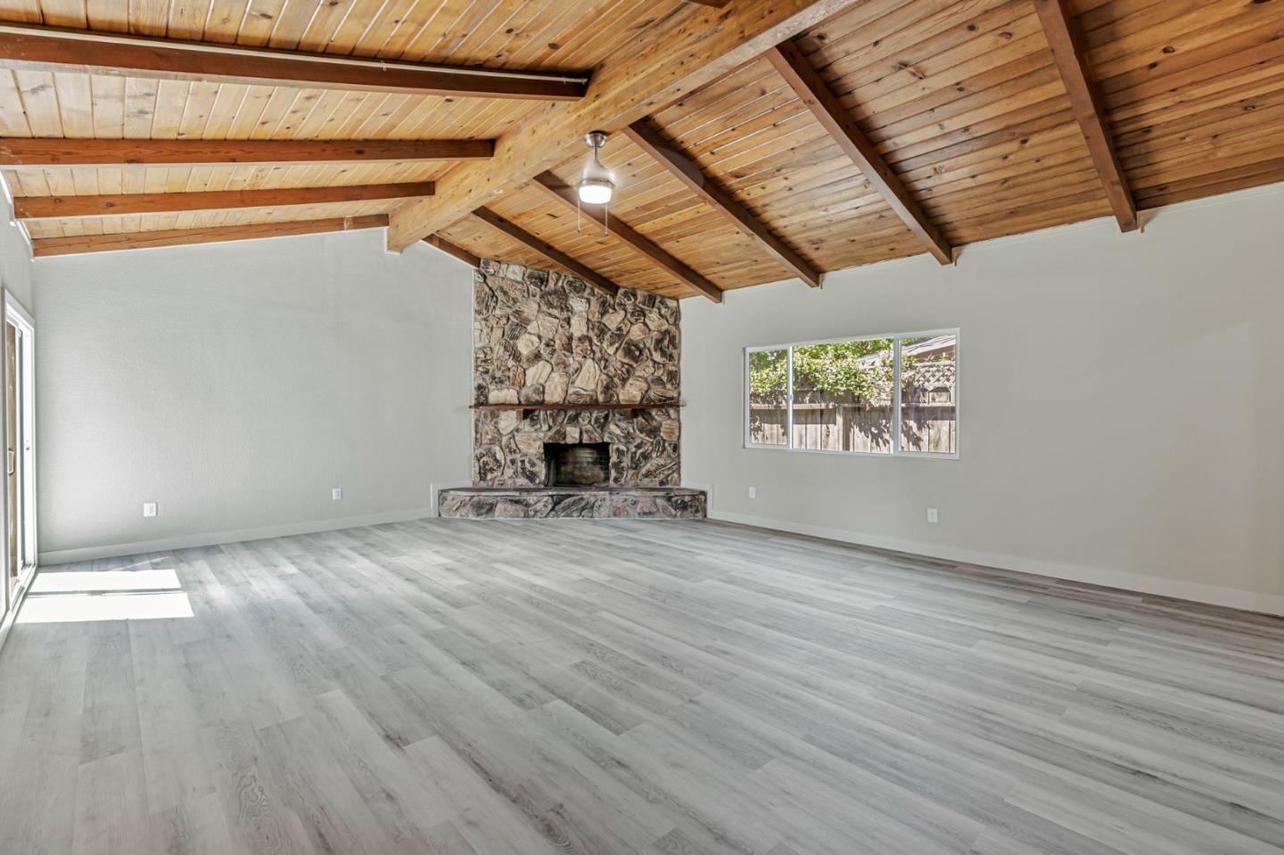 Detail Gallery Image 2 of 34 For 1917 Saturn Ct, Ceres,  CA 95307 - 3 Beds | 2 Baths