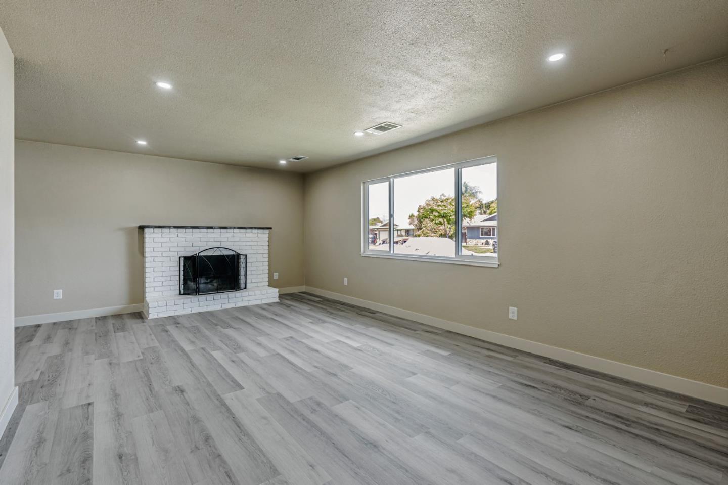 Detail Gallery Image 6 of 34 For 1917 Saturn Ct, Ceres,  CA 95307 - 3 Beds | 2 Baths