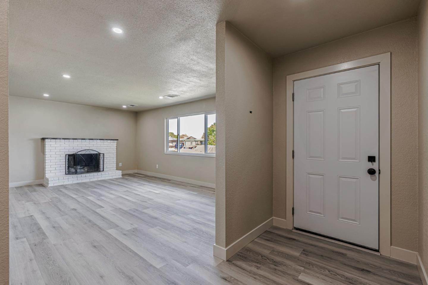 Detail Gallery Image 9 of 34 For 1917 Saturn Ct, Ceres,  CA 95307 - 3 Beds | 2 Baths
