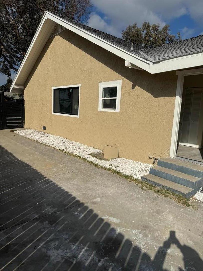 Detail Gallery Image 11 of 24 For 1435 Orange Ave, Santa Ana,  CA 92707 - 3 Beds | 2 Baths
