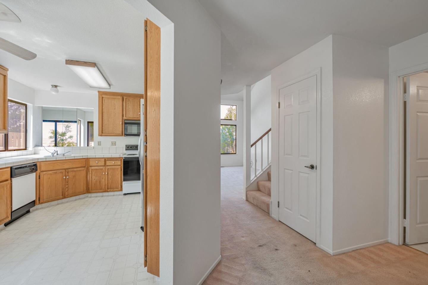 Detail Gallery Image 10 of 38 For 418 Dohrmann Ln, Pinole,  CA 94564 - 3 Beds | 2/1 Baths