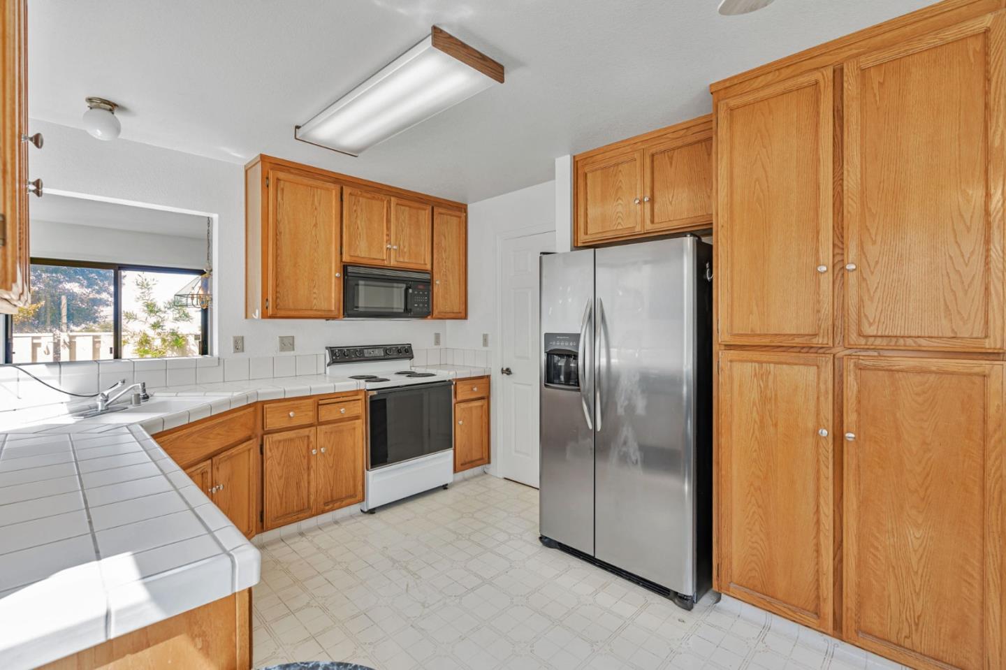 Detail Gallery Image 11 of 38 For 418 Dohrmann Ln, Pinole,  CA 94564 - 3 Beds | 2/1 Baths