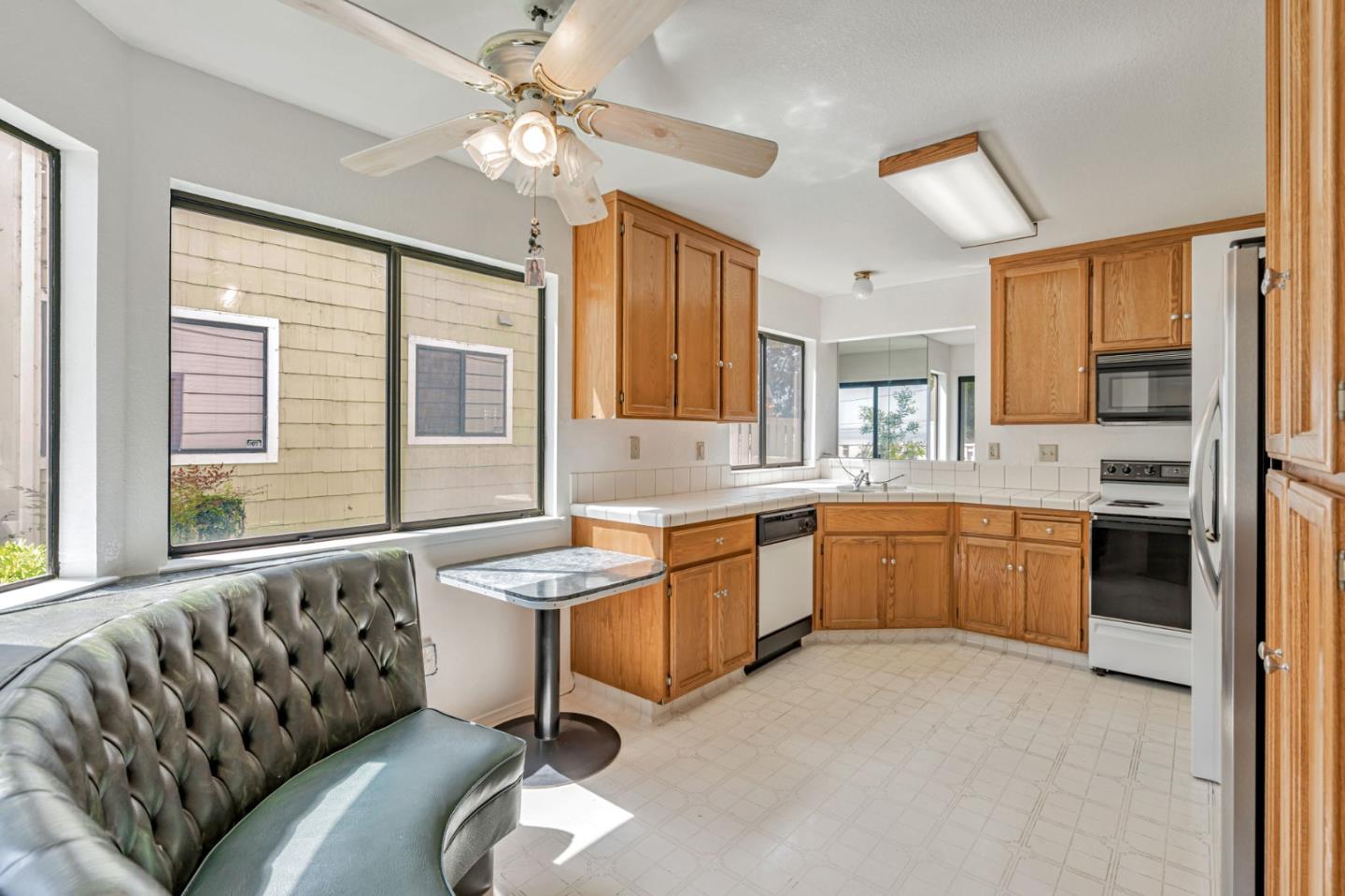 Detail Gallery Image 12 of 38 For 418 Dohrmann Ln, Pinole,  CA 94564 - 3 Beds | 2/1 Baths