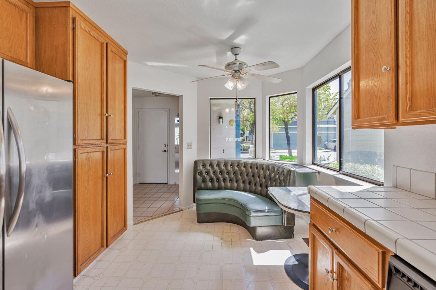 Detail Gallery Image 13 of 38 For 418 Dohrmann Ln, Pinole,  CA 94564 - 3 Beds | 2/1 Baths