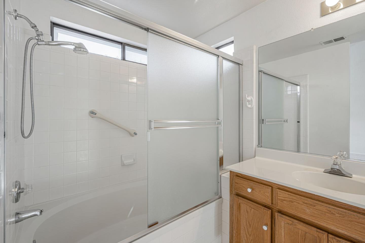 Detail Gallery Image 32 of 38 For 418 Dohrmann Ln, Pinole,  CA 94564 - 3 Beds | 2/1 Baths