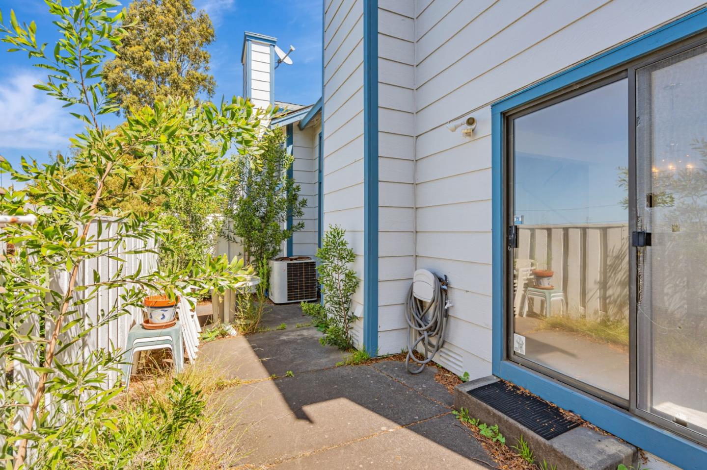 Detail Gallery Image 34 of 38 For 418 Dohrmann Ln, Pinole,  CA 94564 - 3 Beds | 2/1 Baths