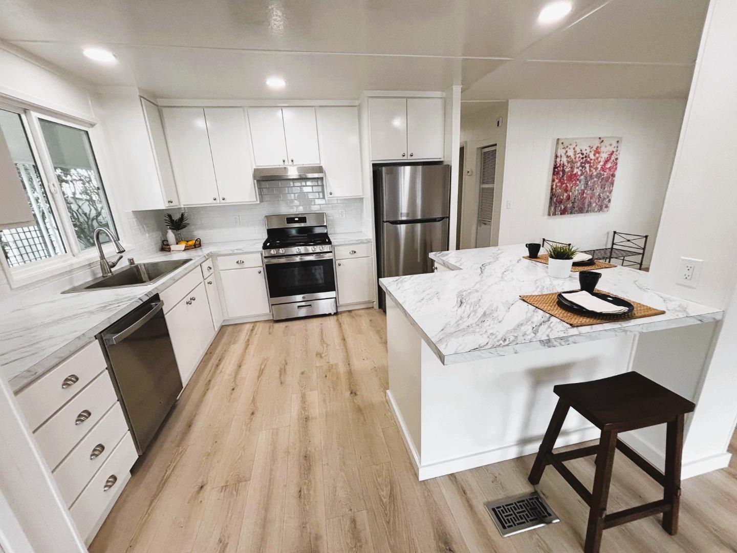 Detail Gallery Image 2 of 18 For 1220 Tasman Dr #169,  Sunnyvale,  CA 94089 - 2 Beds | 2 Baths