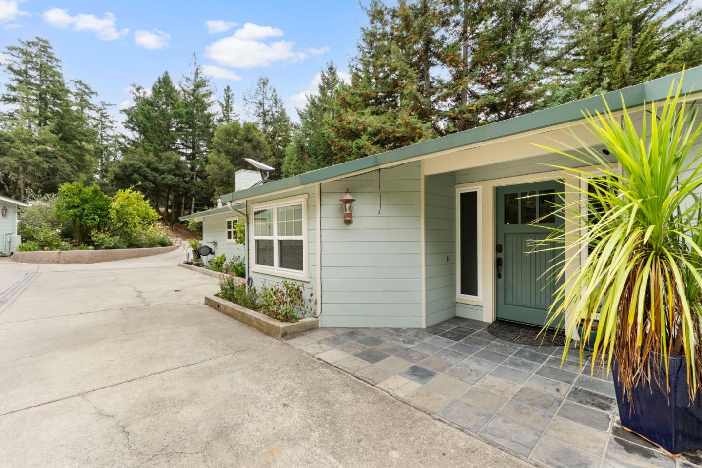 Detail Gallery Image 2 of 37 For 260 Humbug Ln, Santa Cruz,  CA 95060 - 3 Beds | 2/1 Baths