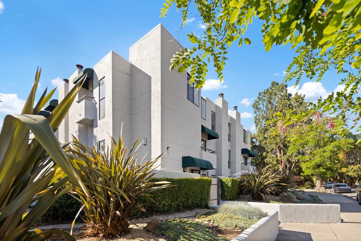 Detail Gallery Image 1 of 23 For 5 W Bellevue Ave #10,  San Mateo,  CA 94402 - 1 Beds | 1/1 Baths