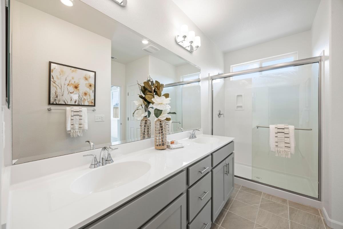 Detail Gallery Image 20 of 25 For 1871 Hydrangea Dr, Hollister,  CA 95023 - 4 Beds | 3 Baths