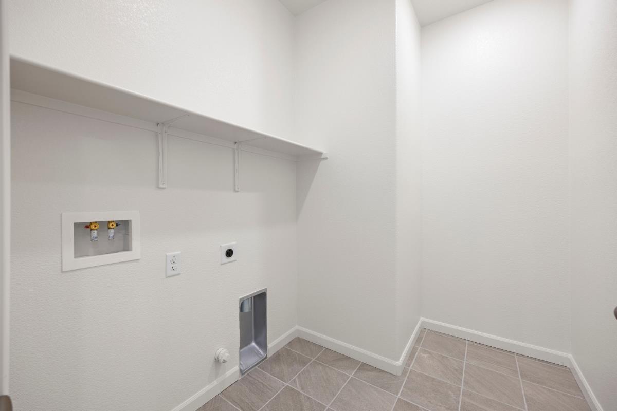 Detail Gallery Image 25 of 25 For 1871 Hydrangea Dr, Hollister,  CA 95023 - 4 Beds | 3 Baths