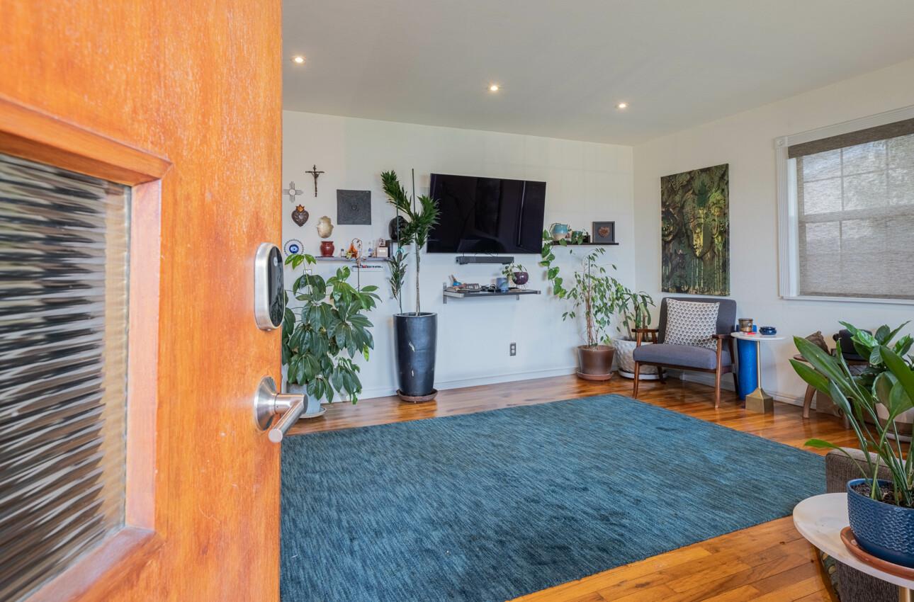 Detail Gallery Image 4 of 24 For 1756 Lowell St, Seaside,  CA 93955 - 3 Beds | 1 Baths
