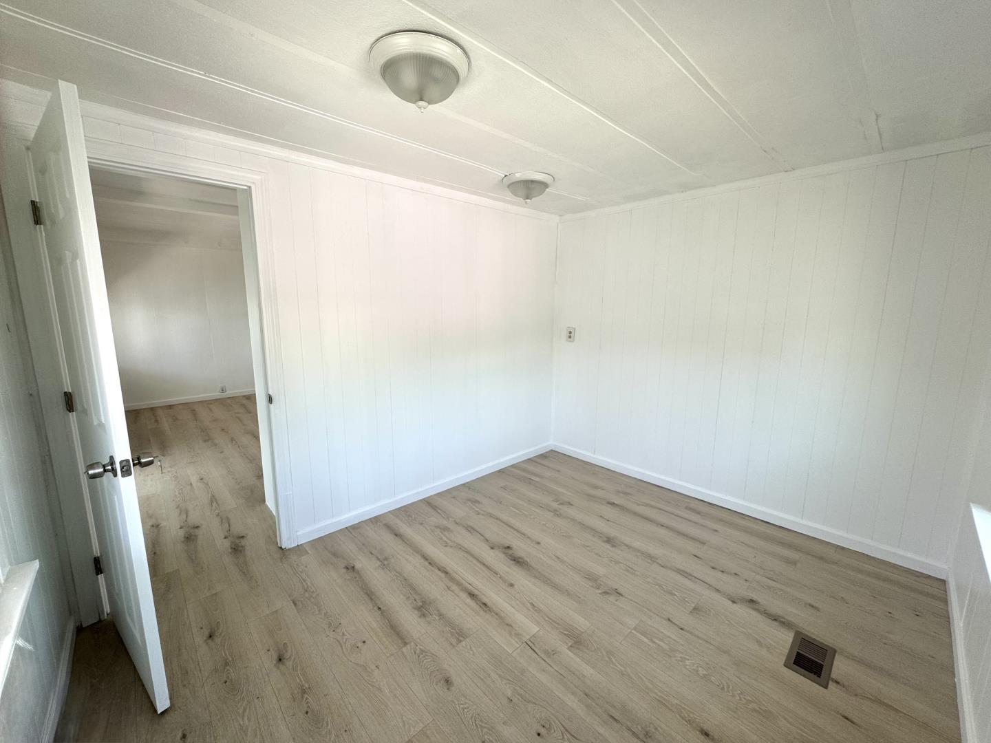 Detail Gallery Image 7 of 9 For 2580 Senter Rd #569,  San Jose,  CA 95111 - 1 Beds | 1 Baths