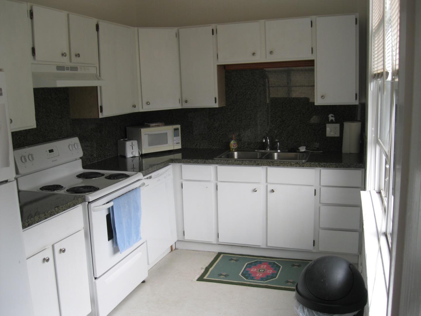 Detail Gallery Image 9 of 20 For 502 Vermont Ave, Moss Beach,  CA 94038 - 5 Beds | 3 Baths