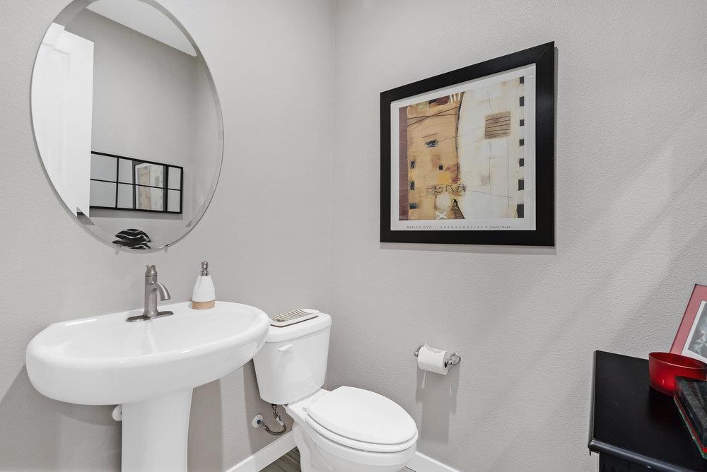 Detail Gallery Image 10 of 43 For 401 Crane Ln, Hollister,  CA 95023 - 3 Beds | 2/1 Baths