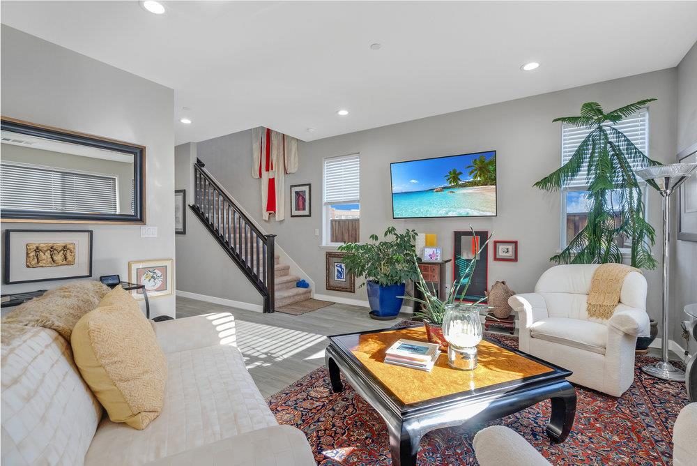 Detail Gallery Image 13 of 43 For 401 Crane Ln, Hollister,  CA 95023 - 3 Beds | 2/1 Baths