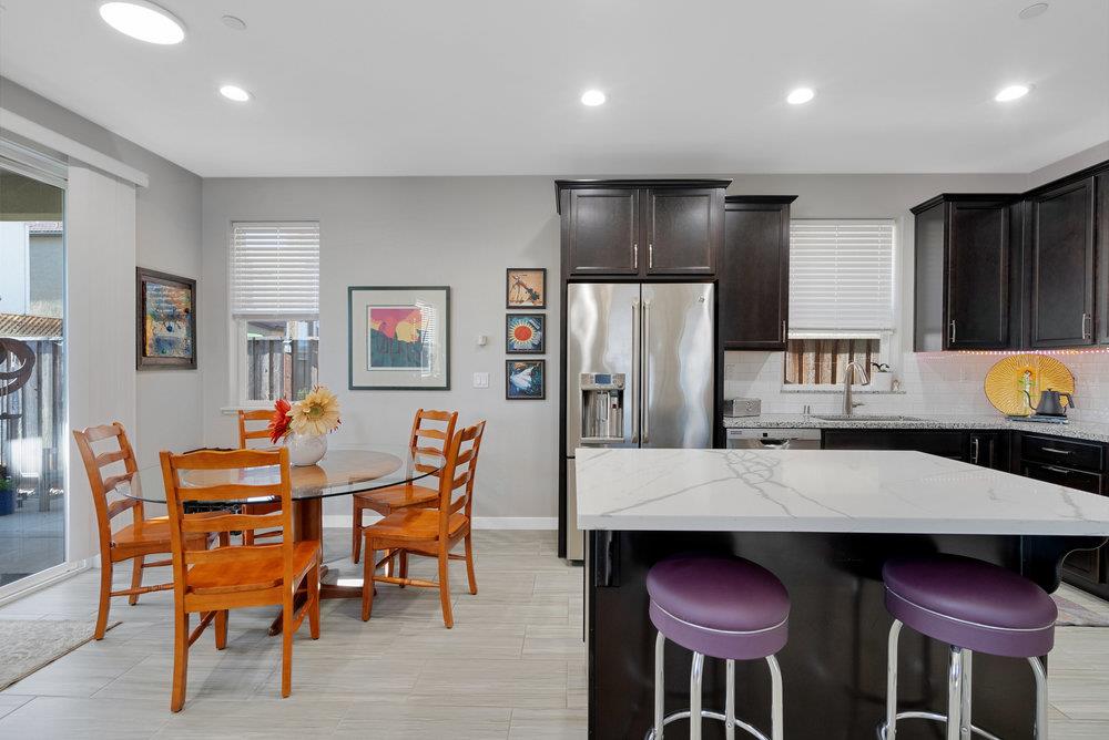 Detail Gallery Image 15 of 43 For 401 Crane Ln, Hollister,  CA 95023 - 3 Beds | 2/1 Baths