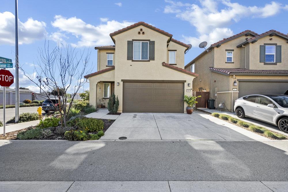 Detail Gallery Image 2 of 43 For 401 Crane Ln, Hollister,  CA 95023 - 3 Beds | 2/1 Baths