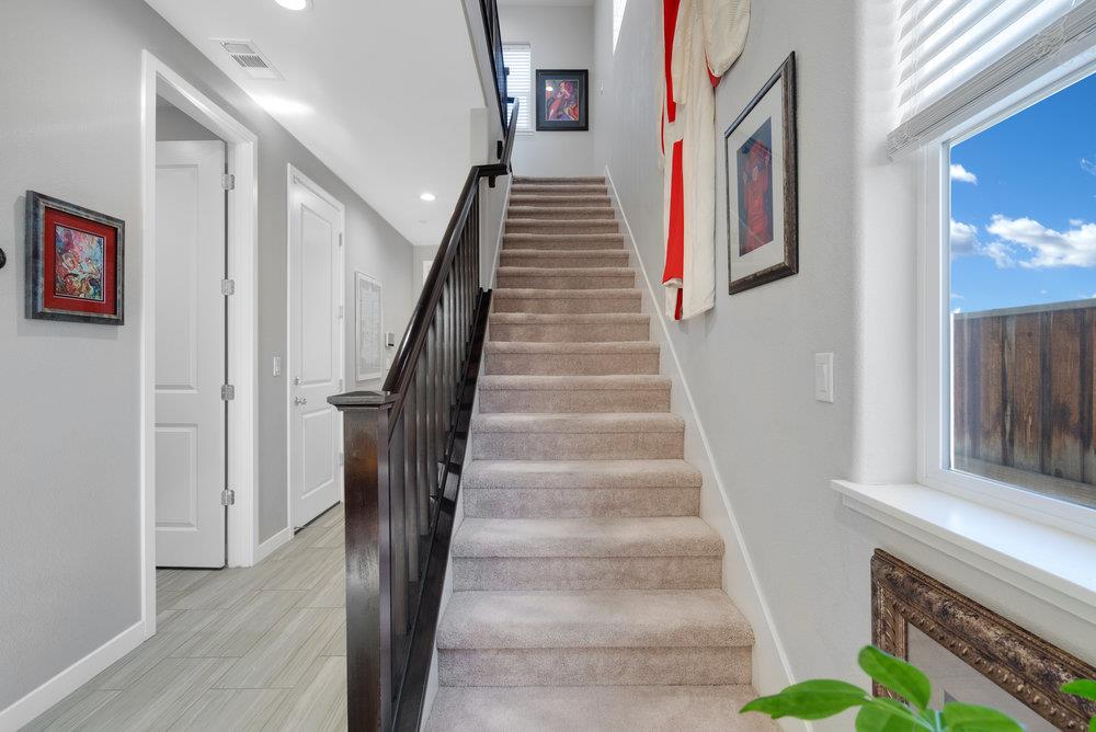 Detail Gallery Image 21 of 43 For 401 Crane Ln, Hollister,  CA 95023 - 3 Beds | 2/1 Baths