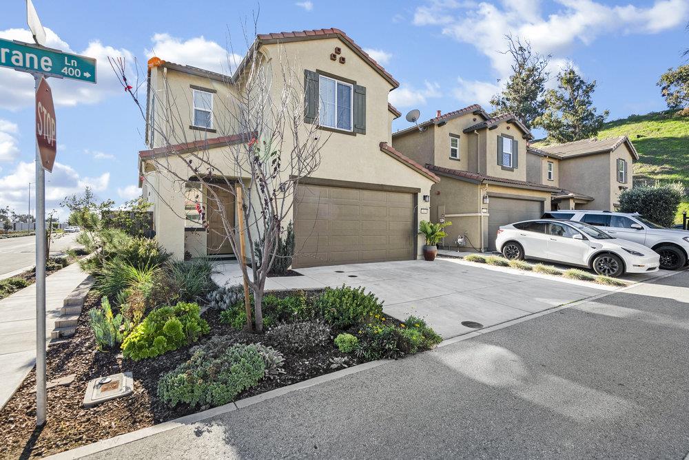 Detail Gallery Image 3 of 43 For 401 Crane Ln, Hollister,  CA 95023 - 3 Beds | 2/1 Baths