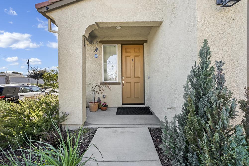Detail Gallery Image 5 of 43 For 401 Crane Ln, Hollister,  CA 95023 - 3 Beds | 2/1 Baths