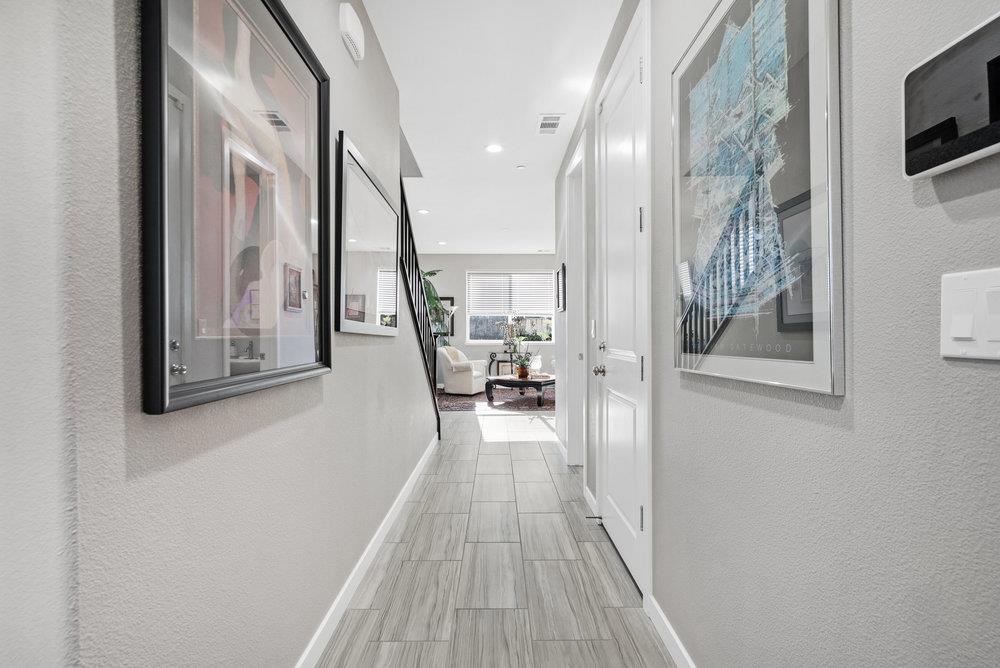 Detail Gallery Image 7 of 43 For 401 Crane Ln, Hollister,  CA 95023 - 3 Beds | 2/1 Baths