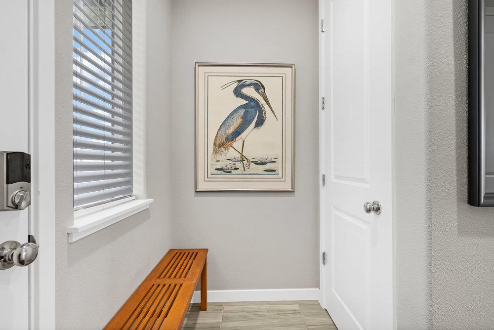 Detail Gallery Image 8 of 43 For 401 Crane Ln, Hollister,  CA 95023 - 3 Beds | 2/1 Baths