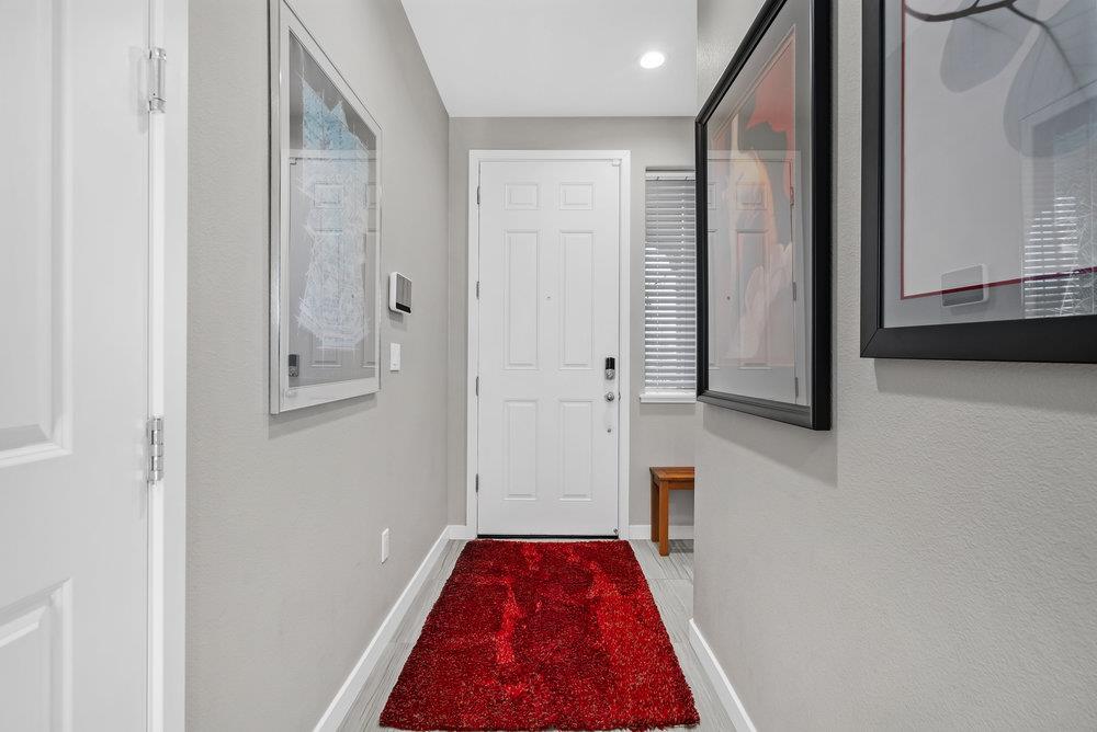 Detail Gallery Image 9 of 43 For 401 Crane Ln, Hollister,  CA 95023 - 3 Beds | 2/1 Baths