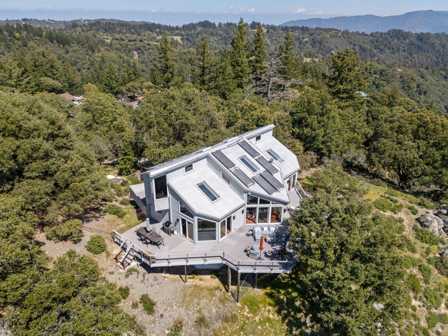 Detail Gallery Image 3 of 62 For 18474 Grizzly Rock Rd, Los Gatos,  CA 95033 - 5 Beds | 3/1 Baths