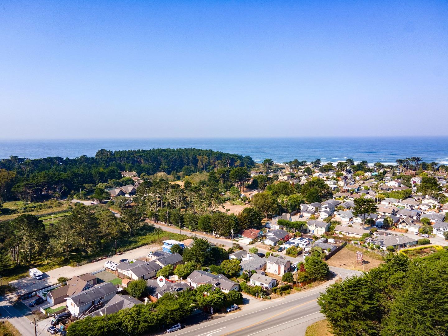 Detail Gallery Image 2 of 43 For 9690 Cabrillo Hwy, Moss Beach,  CA 94038 - 3 Beds | 2 Baths