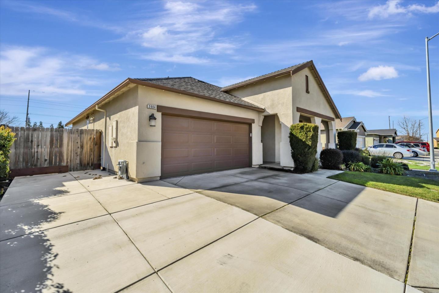Detail Gallery Image 2 of 36 For 2004 Grappa St, Manteca,  CA 95337 - 3 Beds | 2 Baths