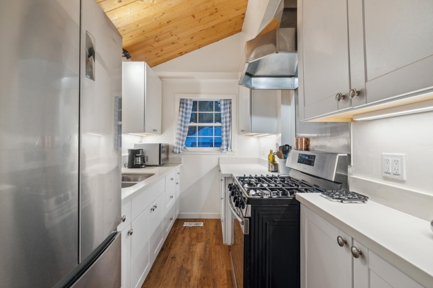 Detail Gallery Image 7 of 44 For 711 River Rd, Boulder Creek,  CA 95006 - 2 Beds | 1 Baths