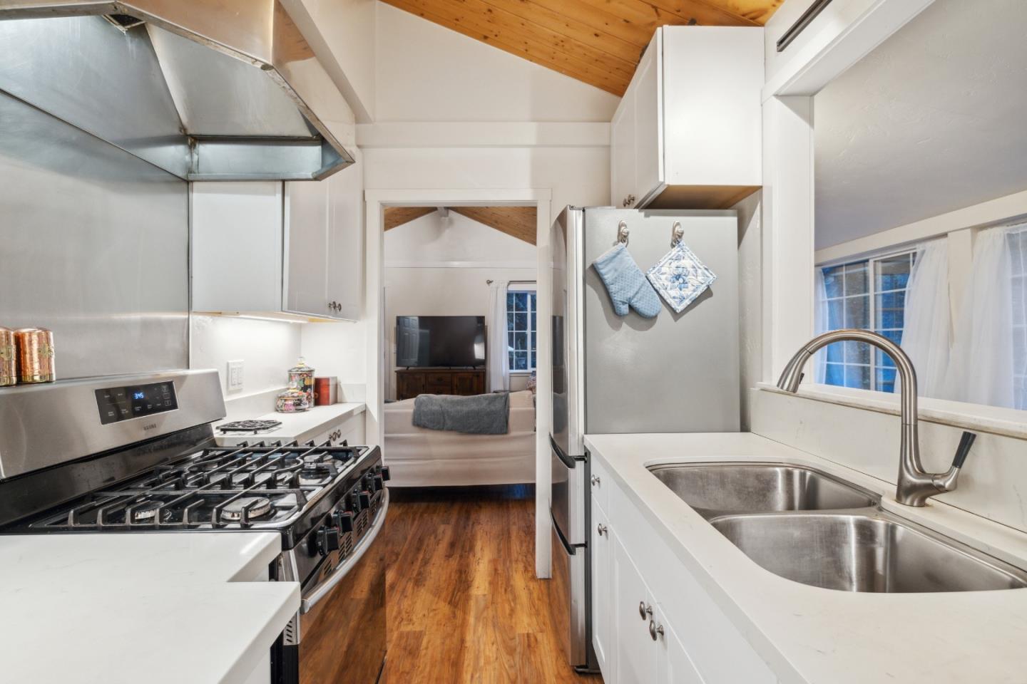 Detail Gallery Image 8 of 44 For 711 River Rd, Boulder Creek,  CA 95006 - 2 Beds | 1 Baths
