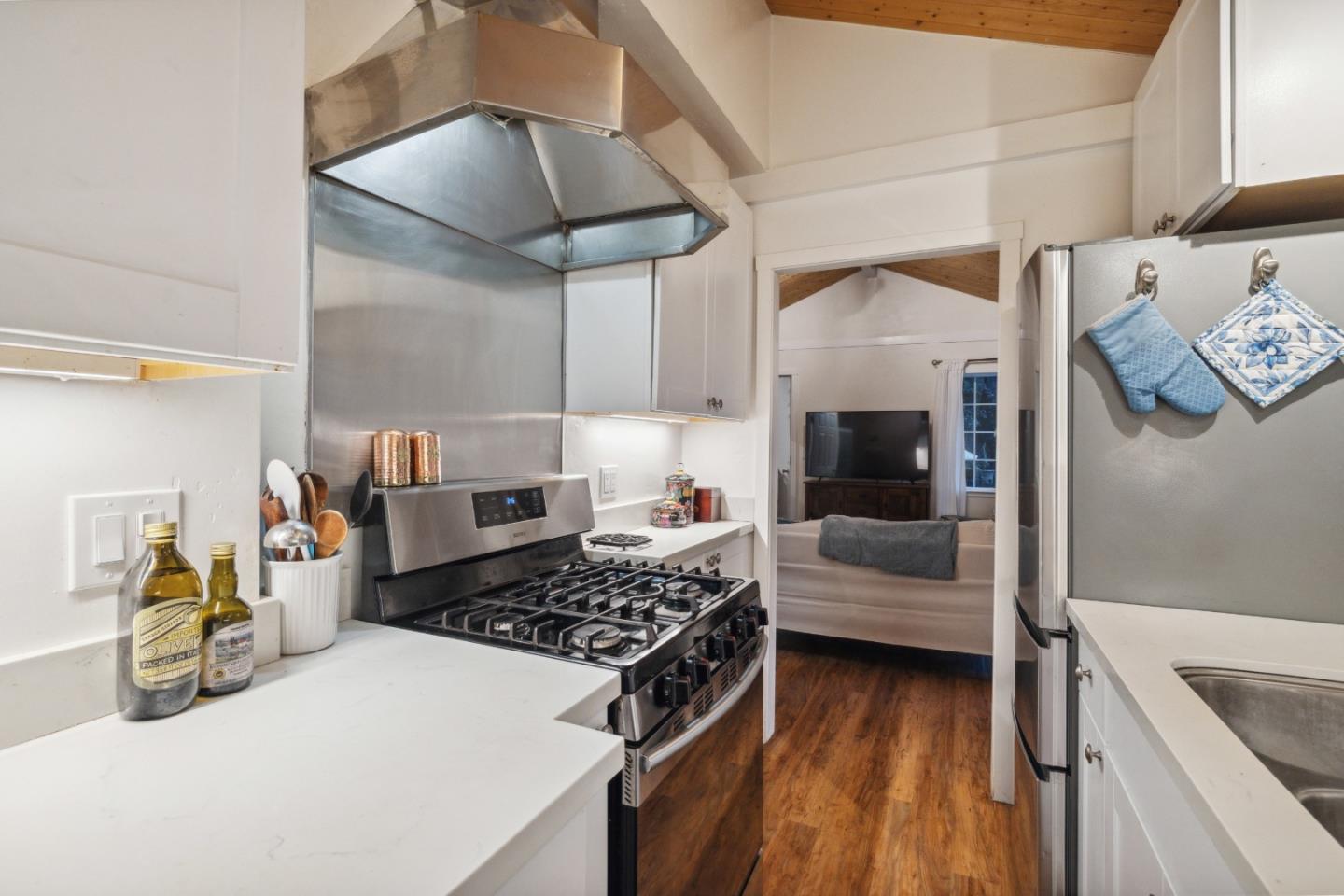 Detail Gallery Image 9 of 44 For 711 River Rd, Boulder Creek,  CA 95006 - 2 Beds | 1 Baths