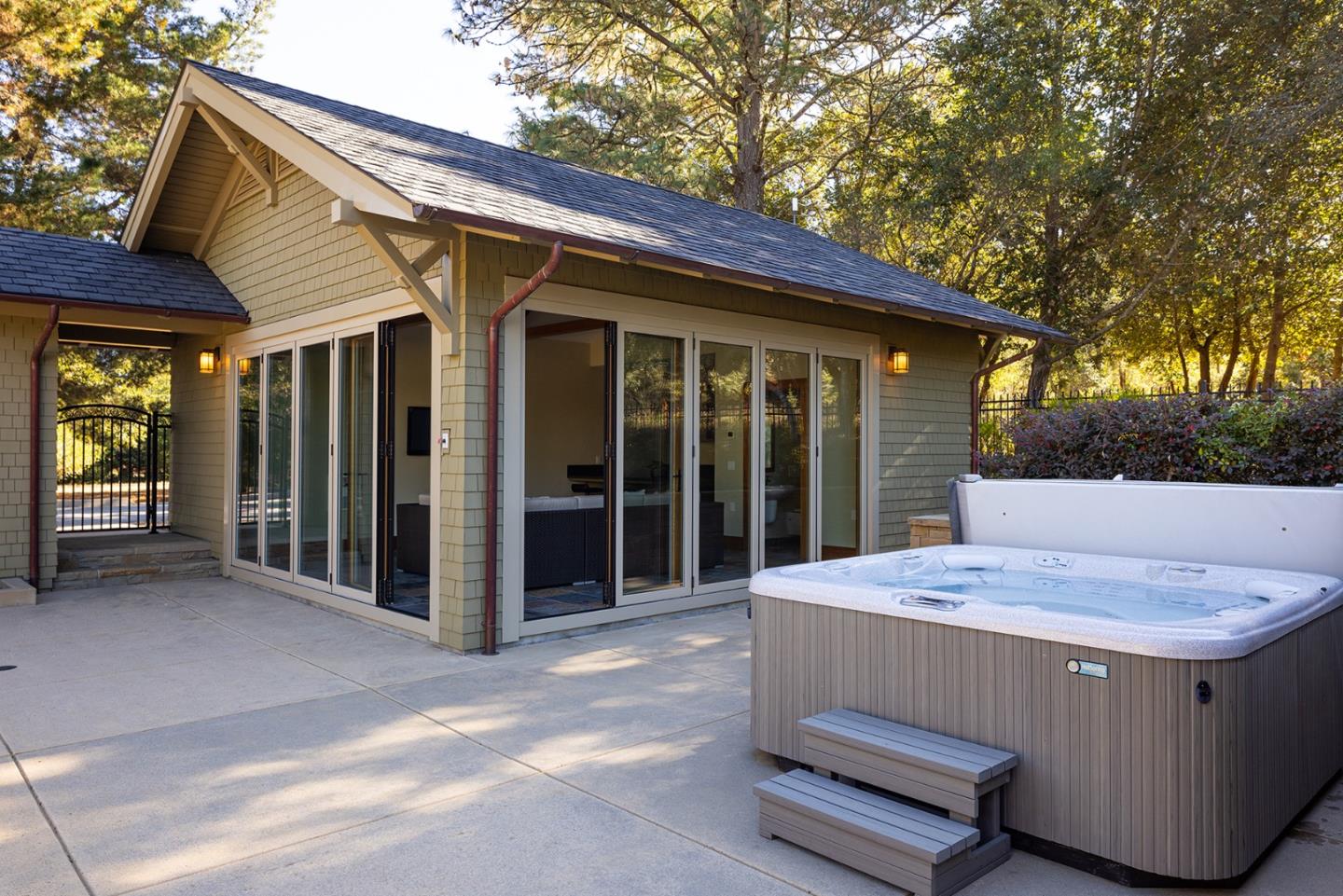 Detail Gallery Image 21 of 49 For 420 Bonnie Brae, Santa Cruz,  CA 95060 - 5 Beds | 4/1 Baths