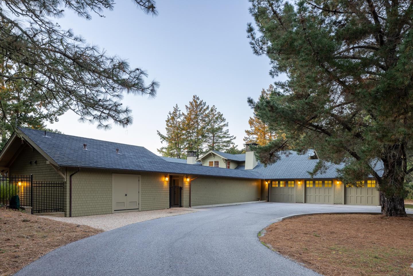 Detail Gallery Image 3 of 49 For 420 Bonnie Brae, Santa Cruz,  CA 95060 - 5 Beds | 4/1 Baths