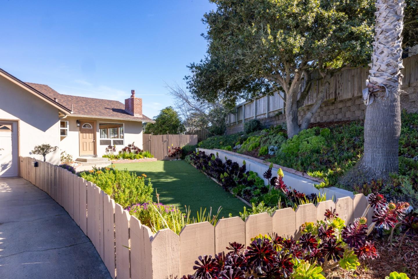 Detail Gallery Image 2 of 31 For 2050 Baldwin Ct, Seaside,  CA 93955 - 4 Beds | 3 Baths