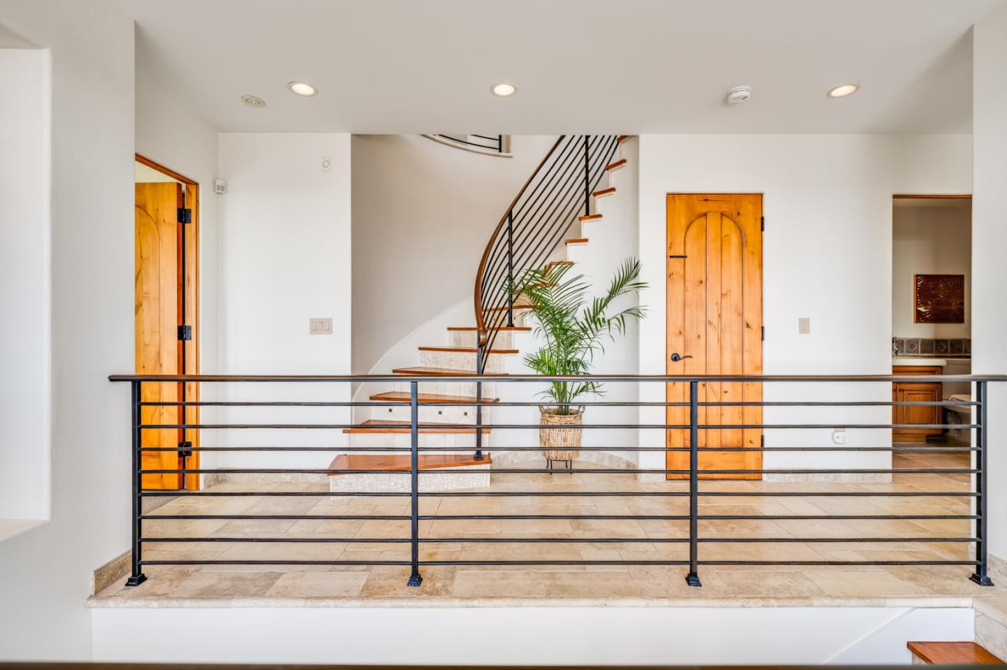 Detail Gallery Image 10 of 60 For 639 Beach Dr, Aptos,  CA 95003 - 3 Beds | 3/1 Baths