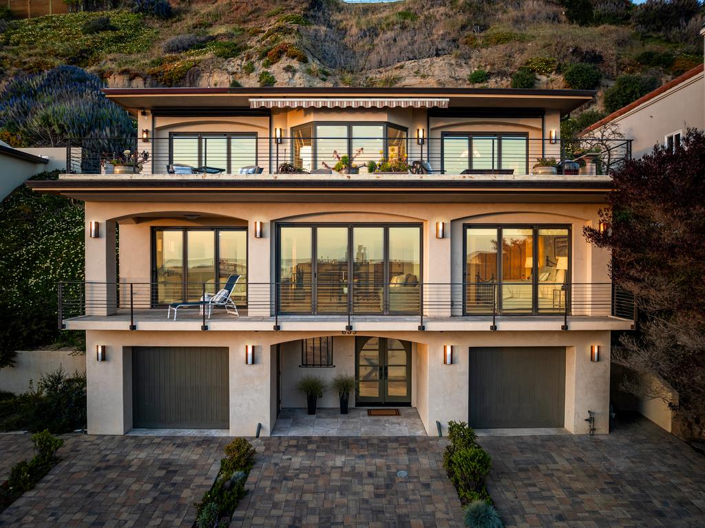 Detail Gallery Image 2 of 60 For 639 Beach Dr, Aptos,  CA 95003 - 3 Beds | 3/1 Baths