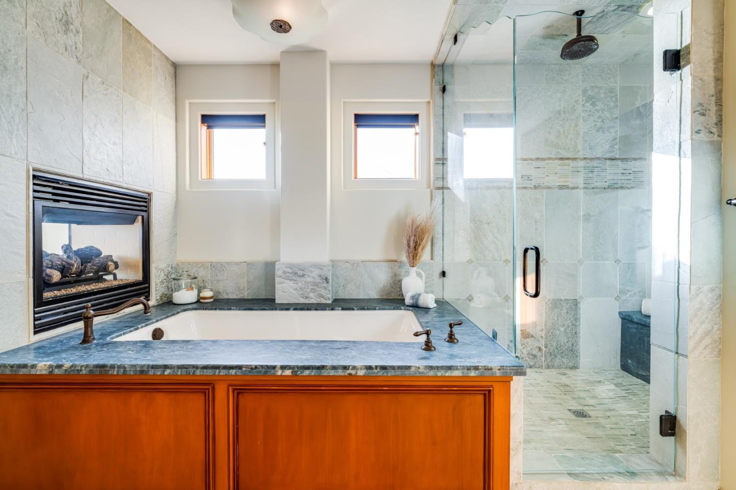 Detail Gallery Image 24 of 60 For 639 Beach Dr, Aptos,  CA 95003 - 3 Beds | 3/1 Baths